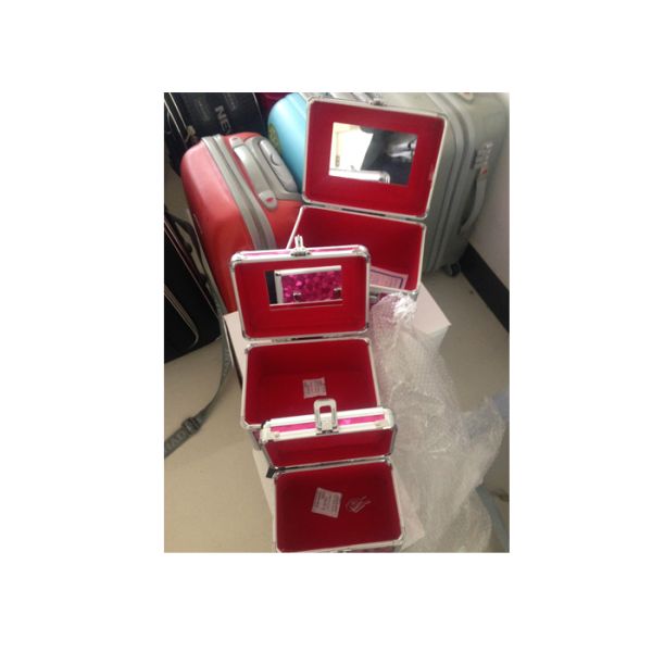 Bright Color Pink Beautify Cosmetics Case , Cute Makeup Bags With Mirror Inside