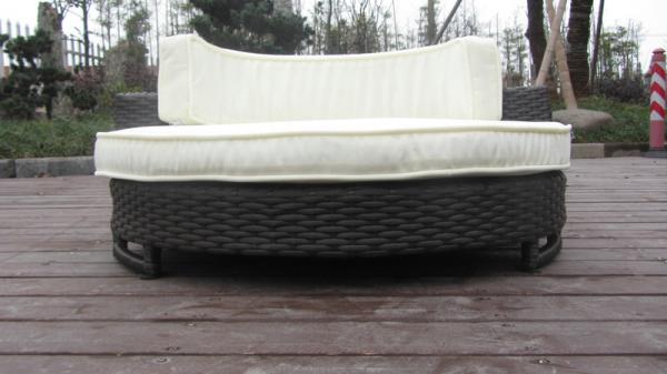 Washable Plastic Wicker Pet Bed , Lovely Rattan Dog Sleeping Bed