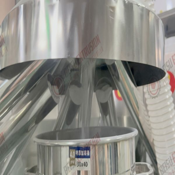Automatic Batching Weighing Machine with 1-50Kg Ingredient Range 5-20G Weighing Accuracy and 1.5Kw Motor Power for SPC/WPC/PVC Extrusion