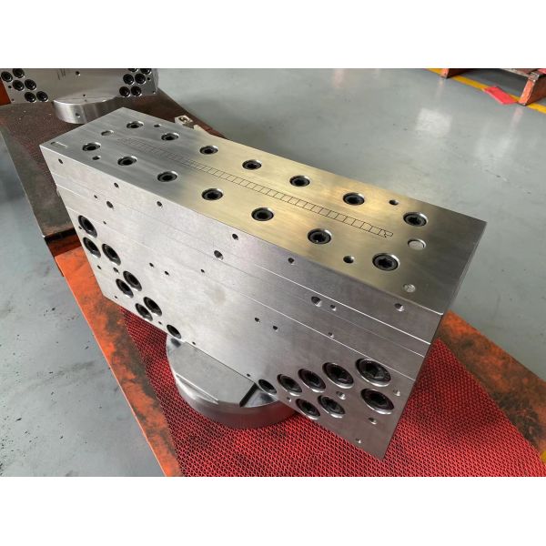 Co-Extrusion Wallboard Asa Pc Pe Upvc Profile Extrusion Die Mold Moulds in Silver PVC