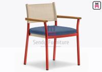 Silla de comedor exterior apilable de marco de aluminio con cojín extraíble