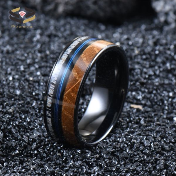 8 mm Ring de tungstène plaqué noir Baril de whisky Bois lignes de pêche bleues avec incrustation de corneille