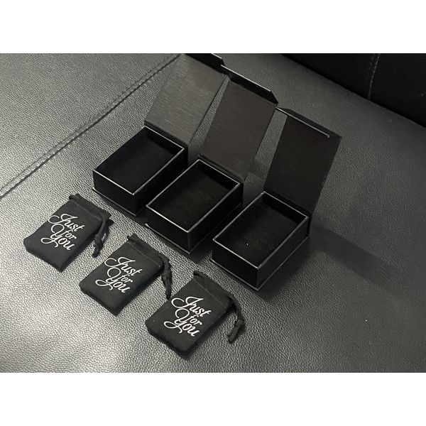 Customized Paper Black Magnet Jewelry Box and Pouches for Your Custom-made Designs