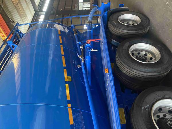 3-Axle Bulk Transport Semi-Trailer CIMC Standard Leg Support and Advanced Suspension