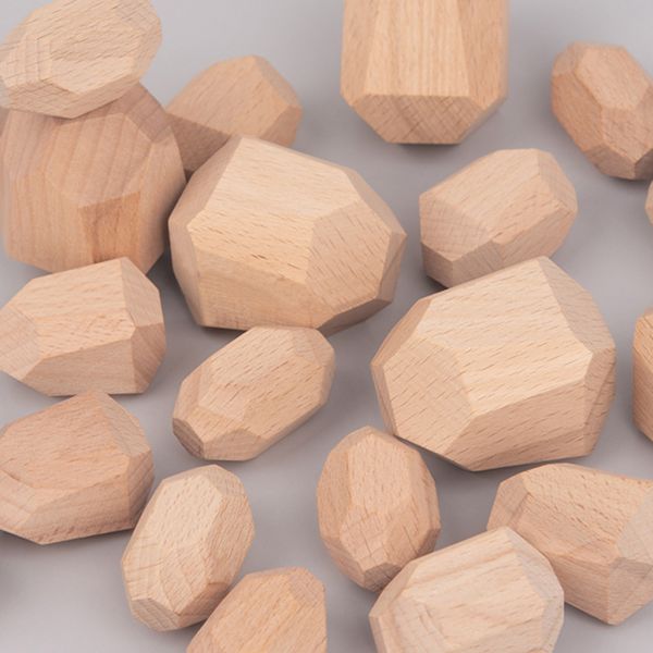 Pierre en bois nordique de Montessori empilant les jouets en bois créatifs de jeu
