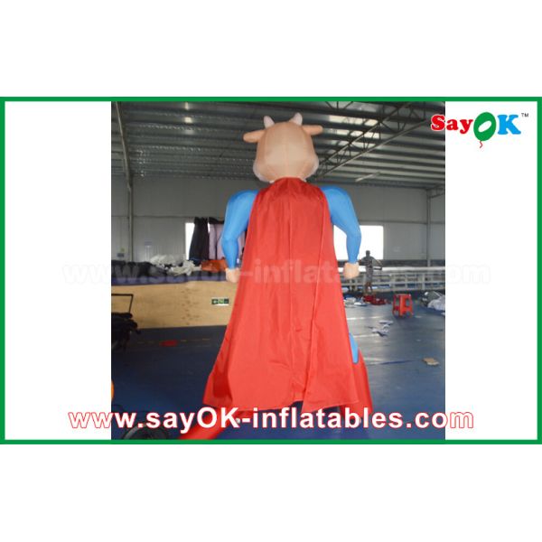 Голубая/красная раздувная корова супермена подгоняла модель животного характера раздувную