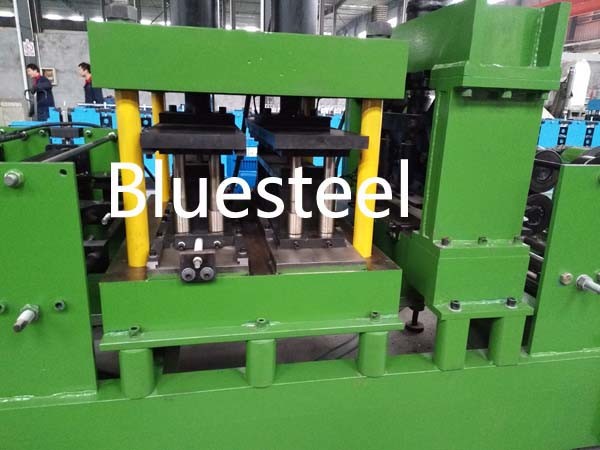 Type galvanisé C/petit pain de panneau de toit de structure métallique Purlin de Z formant la machine