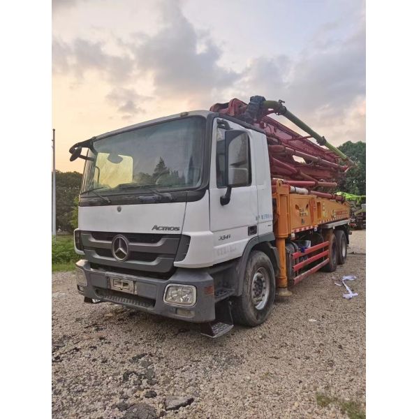 2014 Chariot de pompage de béton d'occasion 38m Machine de pompage de béton à décharge équipement avec pièces de rechange