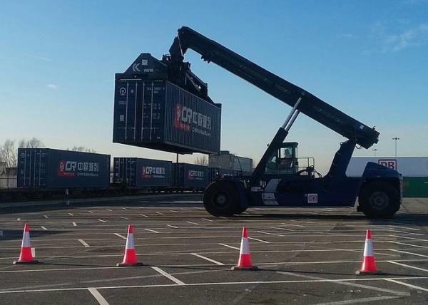 Commercial Freight Train Shipping High Efficiency With Door To Door Service