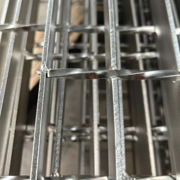 3mm Smooth Hot Galvanized YB/T4001.1-2007 Stainless Steel Industrial Steel Grating