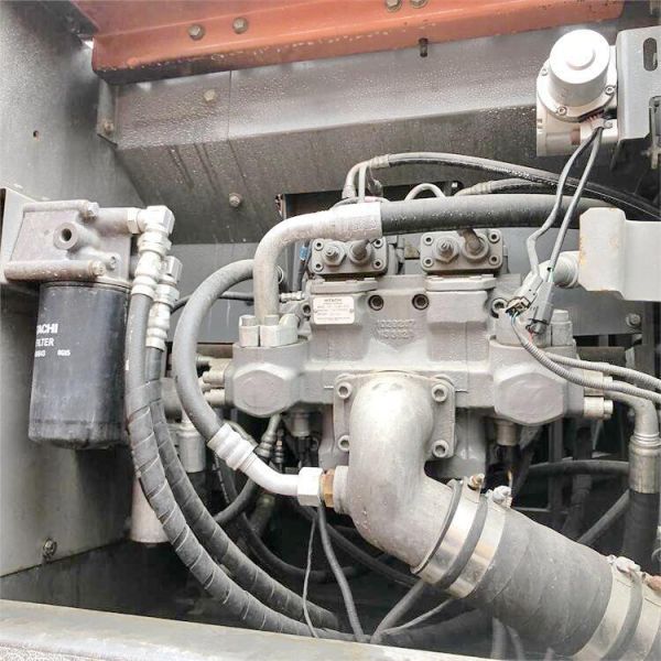 Japan original Used Hitachi ZX240-3G Excavatorwith less hours and near year