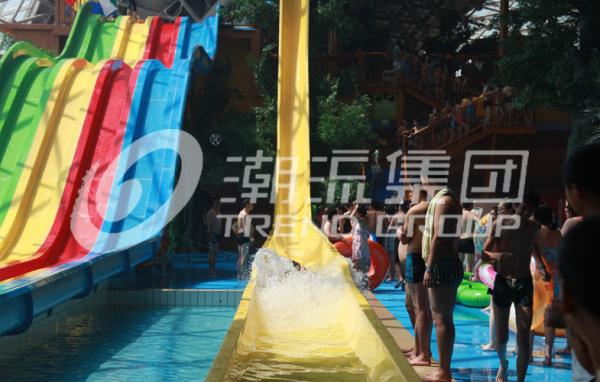 Glissière d'eau adulte à grande vitesse colorée avec la construction de parc d'attractions de l'eau pour le parc aquatique