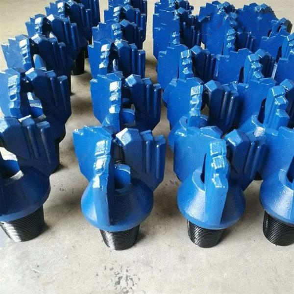 152 mm 6  3 ailes pas à pas traîner pour le forage de puits d'eau