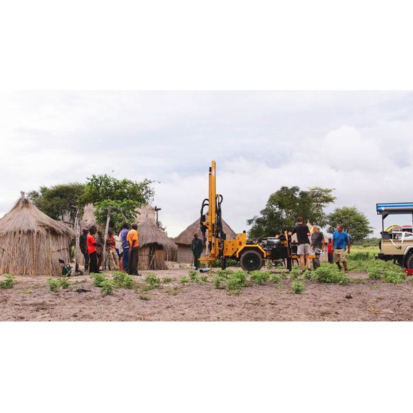 Plate-forme de forage mobile montée par remorque de puits d'eau, foreuse hydraulique de forage