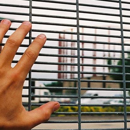 358 напудрите покрытую и гальванизированную сетку тюрьмы высокого уровня безопасности ограждая анти- панель загородки подъема