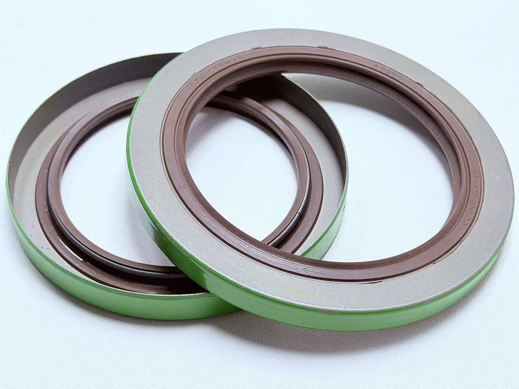 90 x 125.25 x 10; suitable for Volvo (Part Nos. 948642 / 9486424); CORTECO Part No. 12014746B; DT Spare Parts Part No. 2.35054; Elring Part Nos. 577.991 / 587.991.
