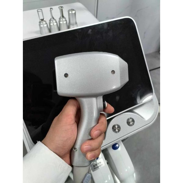 808 Laser Hair Removal Machine 12mm*12mm Spotsize With 15 Inch Touch Screen