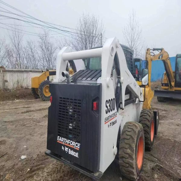 Earthmoving Used Skid Steer Loader Dealers Bob S300 60KW 11.1km/h