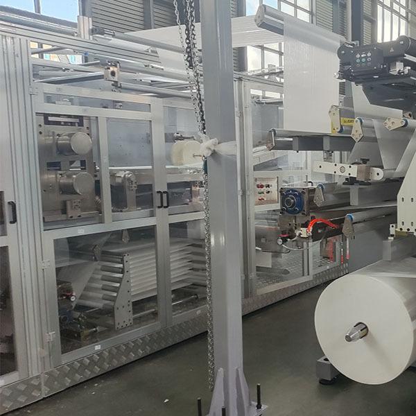 Machines de fabrication de couches pour adultes à fonctionnement entièrement automatique avec machine à emballer