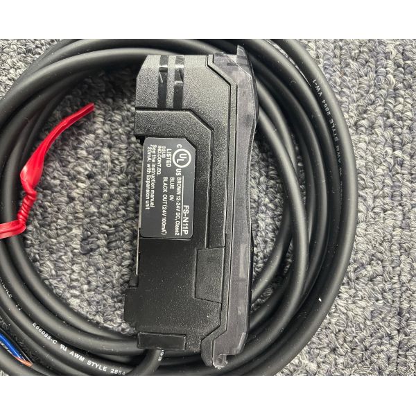 KEYENCE FS-N11P Fiber Amplifier, Cable Type, Main Unit, PNP