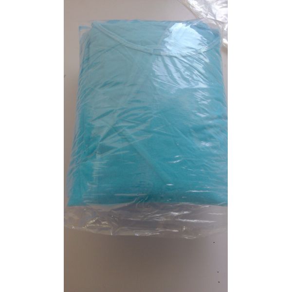 Эластичный/связал Ковералльс безопасности тумака мантию устранимых медицинскую с воротником и карманами в