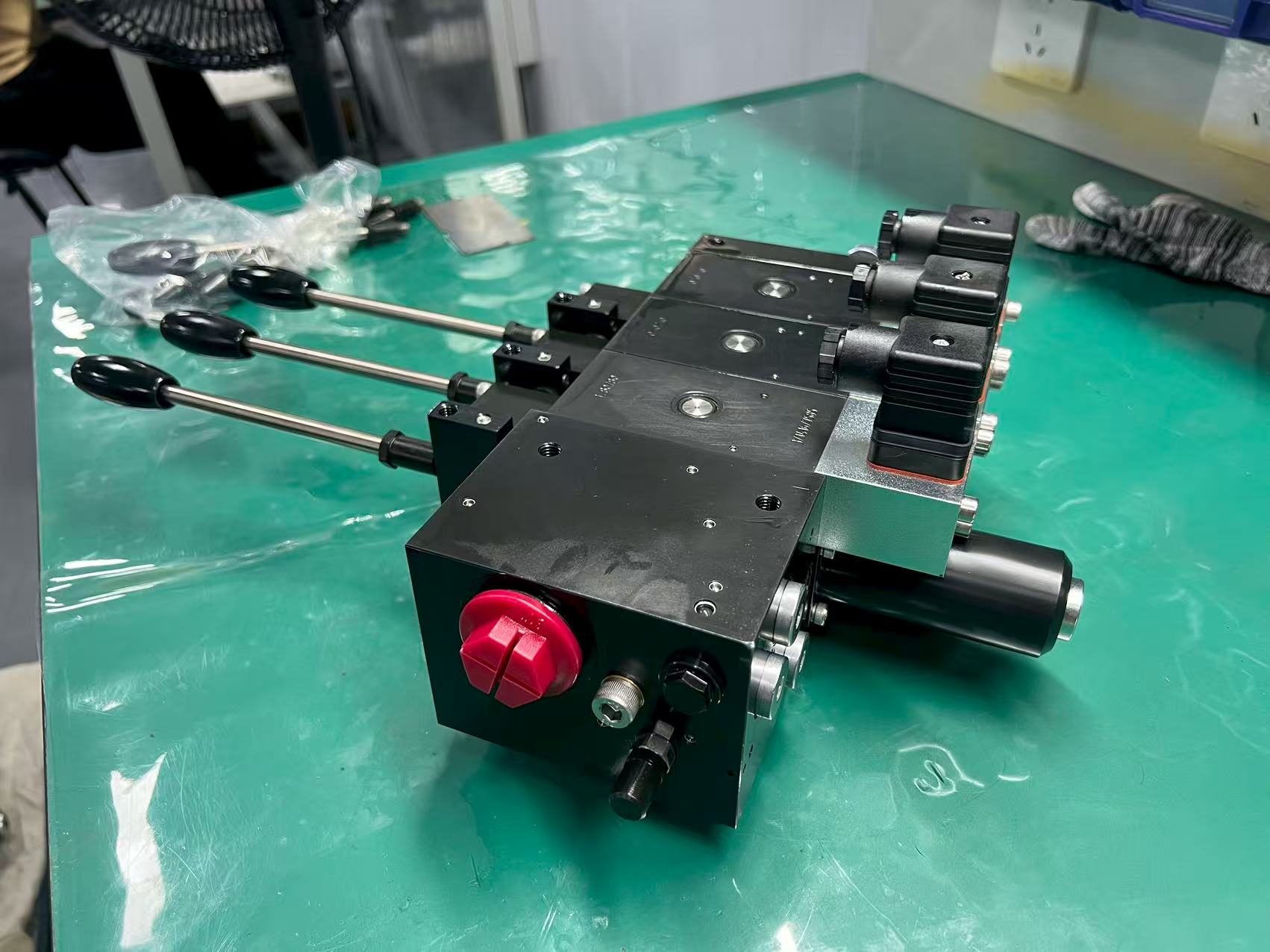 Customized Hawe for PSL 5H1/150-3 Industrial Hydraulic Multi-Way Valve Assembly for Construction Machinery