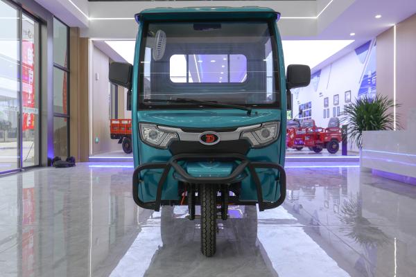 72V Semi Enclosed Electric Tricycle Long Endurance For Cargo Transport