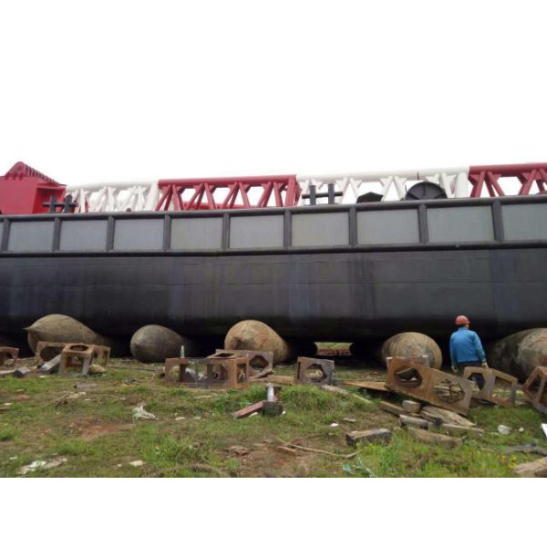 Воздух заполнил воздушные подушки морской резиновой баржи стыковки давления воздушной подушки высокой запуская