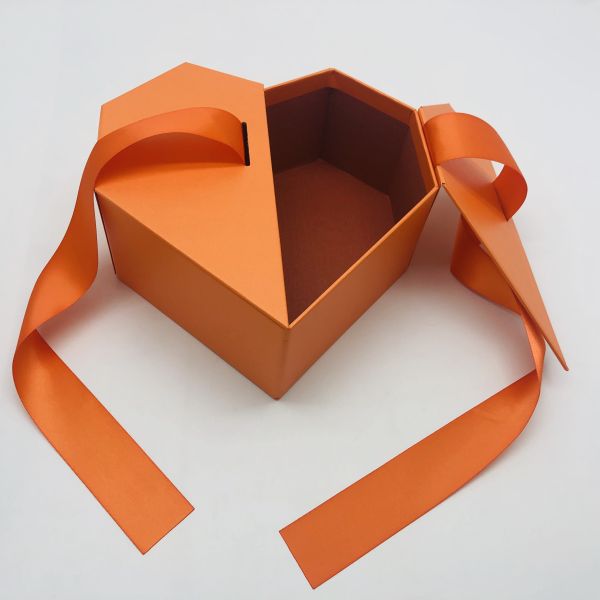 Coated Paper Cardboard Love Heart Boxes Bulk Gift Packaging ODM