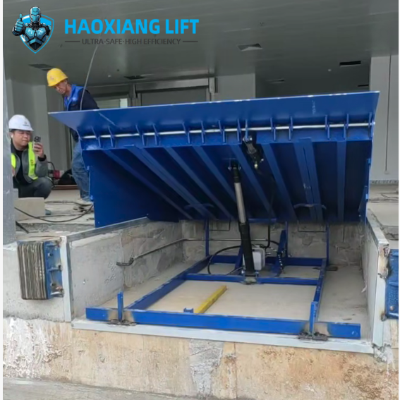Sturdy Hydraulic Dock Leveler 6T-20T Slip-Resistant Steel Platform for Warehouse Cargo Loading