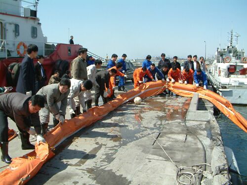 Customized Color Oil Containment Boom Fabricated With Special Rubber Cloth