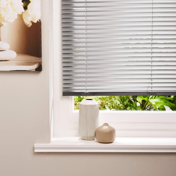 Deluxe Configuration Drilling Hardware Living Room Electric Horizontal Blinds