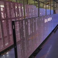 L'affiche d'affichage de rideau en maille LED de P1616 3840Hz tient HD annonçant l'écran de LED