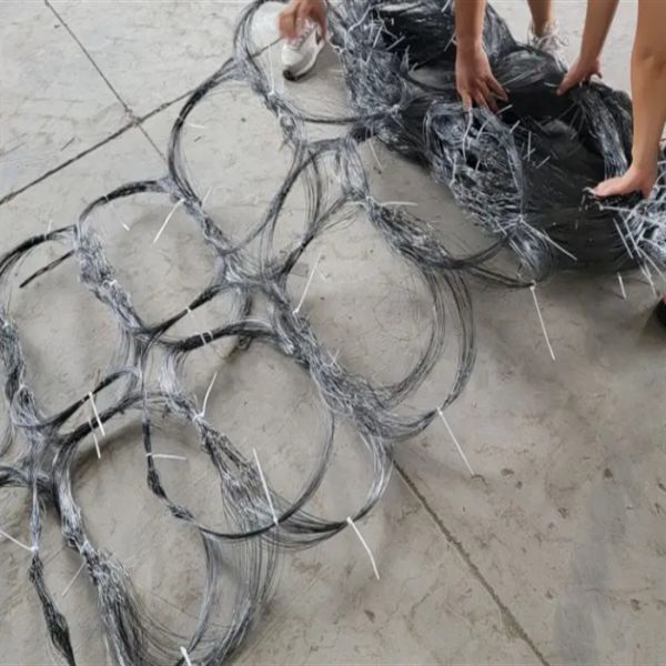 Low-Visibility Galvanized Steel Wire Anti Tank Barrier Wire Mesh with Customizable Size for Battlefield Defense