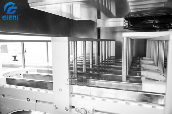 30pcs/min オートマティック リップバルム 充填機 溶融タンクから自動転送 機械のパワー 6.5KW