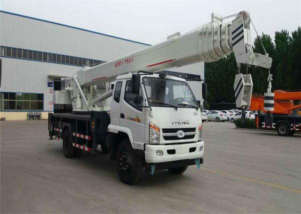 6 -8 Ton Hydraulic Truck Mounted Crane With 4 OutriggerTelescopic Boom 26M - 30M