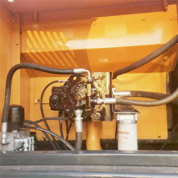 30 Ton Used Hyundai 305 Excavator in Shanghai Original Hydraulic Pump Health Condition