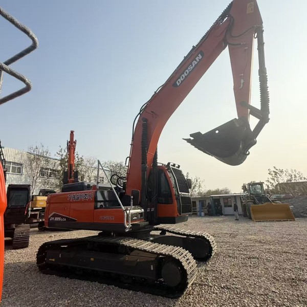 Full Hydraulic Used Excavator Dealer Doosan DX225LCA Crawler Digger Contractor Equipment