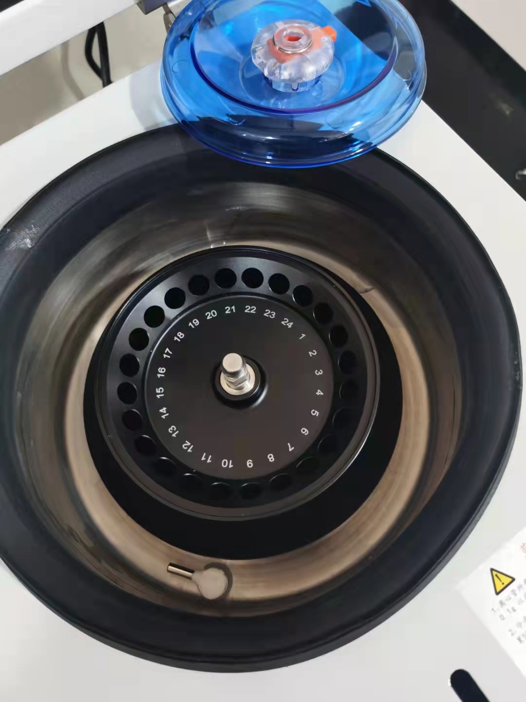 Factory Price Tabletop Micro Centrifuge 16000rpm Angle Rotor 24x1.5/18x5ml Lab Micro High Speed Refrigerated Centrifuge TGL-16