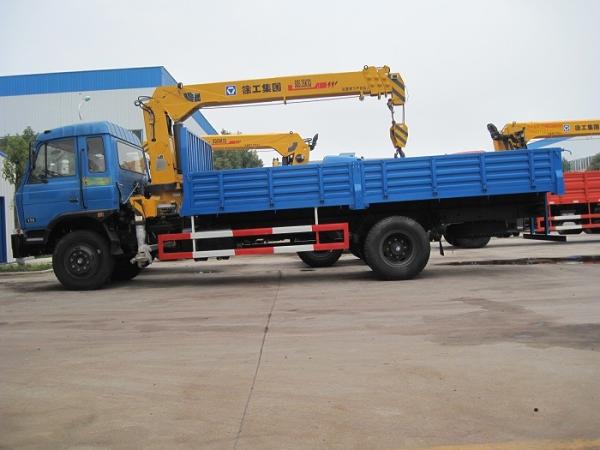Guindaste hidráulico montado caminhão de 6 rodas, 5 toneladas de guindastes montados do crescimento da junta de XCMG caminhão poderoso