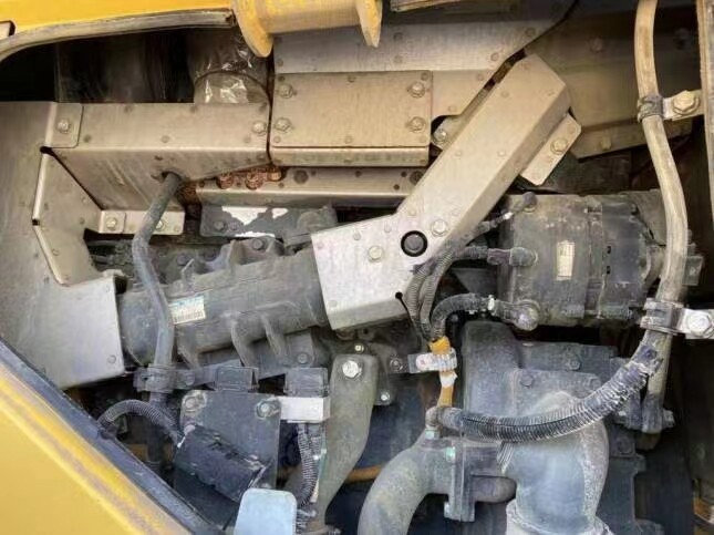 Высококачественный подержанный грузовик Komatsu WA500 из Шанхая, Китай.