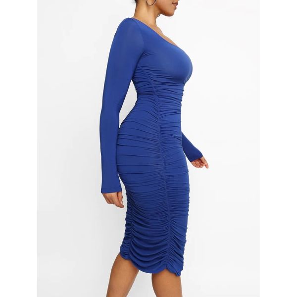 Трикотажное платье с длинным рукавом и длинной шеей