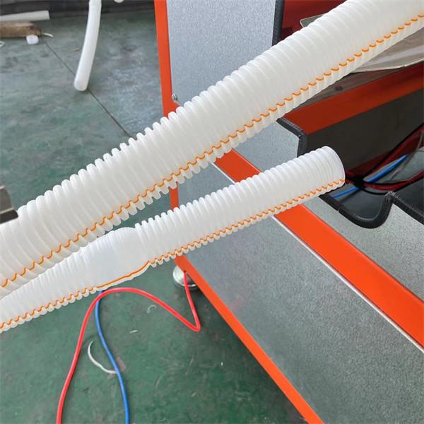Machine de tuyau ondulé double paroi en HDPE à refroidissement par ventilateur et eau pour plage de diamètres 50-160mm