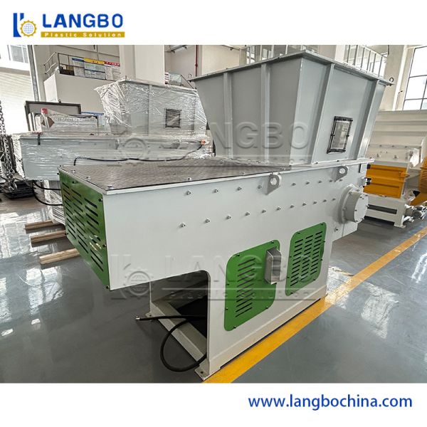 Double Shaft Waste Cardboard Paper Tire Rubber Metal Scrap Wood Lump Barrels Drums Pipe and Plastic Shredder for Recycling Machine