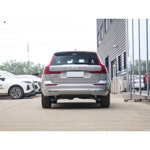 2024 Volvo XC60 B5 48V Light Hybrid 4WD Luxury Mid-Size SUV with 5 Seats and 6 Airbags