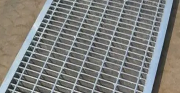 Сток канавы металла высокой эффективности скрежещет решетку нержавеющей стали крышки для закрытия метро