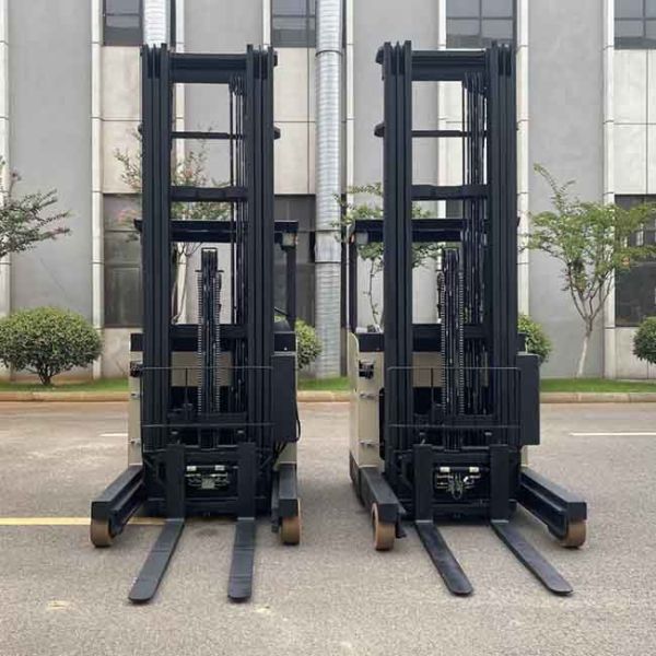 3000kg CQDE30 48V 3T Electric Reach Forklift Truck Seat Type Triplex 3-6m Mast