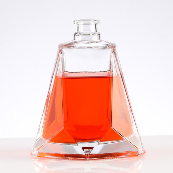 Transparent 500ml Beauty Wine Glass Bottle with Unique Design and Cork Sealing Type