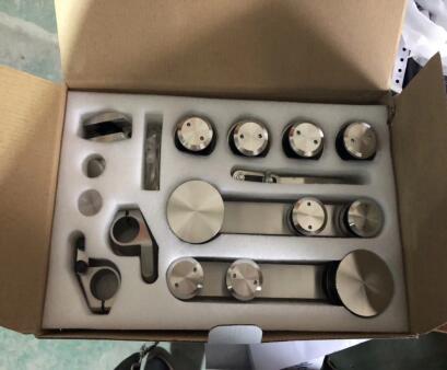 Sistema de barandillas de puerta corredera de cristal sin marco de acero inoxidable de color dorado para la sala de ducha