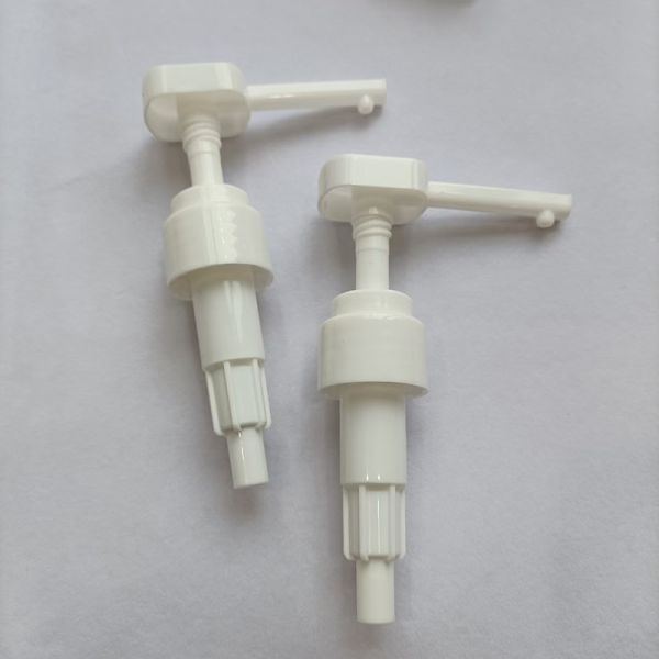 Bomba de loción de rosca de plástico PP para champú y gel de salida de 4 cc y cabeza cuadrada de 28 mm para cuidado personal